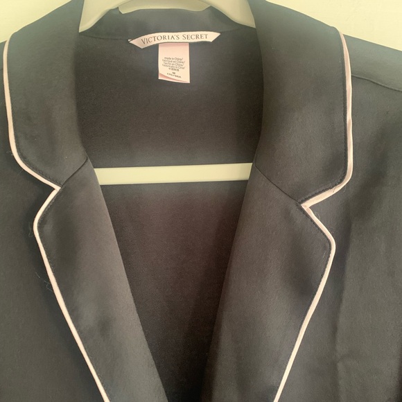 Victoria’s Secret Black and Light Pink Double Breasted Button Tie Robe S… - Picture 4 of 10